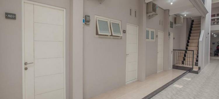 红多兹酒店-近泗水西普拉高尔夫球场(RedDoorz Near Ciputra Golf Surabaya)图片