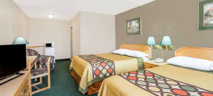 魁斯内尔温德姆速8酒店(Super 8 by Wyndham Quesnel BC)图片