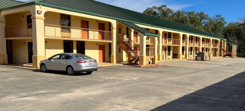 布鲁顿戴斯套房酒店(Days Inn & Suites by Wyndham Brewton)图片