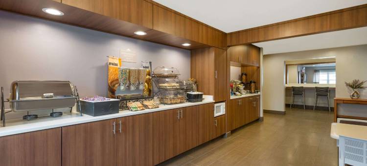 里士满机场麦客达套房酒店(Microtel Inn & Suites by Wyndham Richmond Airport)图片