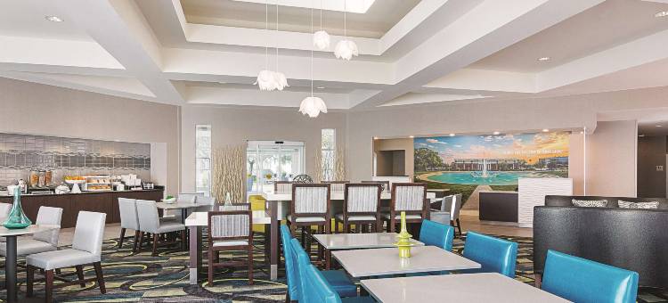 奥兰多UCF拉昆塔温德姆套房酒店(La Quinta Inn & Suites by Wyndham Orlando UCF)图片