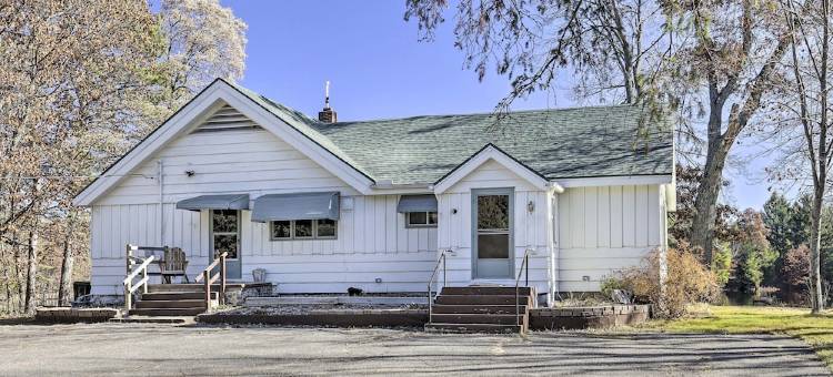 具有复古风格的莱茵兰德湖畔度假屋配备火坑！(Retro Rhinelander Lake Retreat w/ Fire Pit!)图片