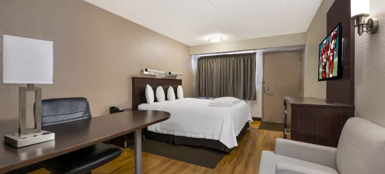 纳什维尔机场红顶PLUS酒店(Red Roof Plus+ Nashville Airport)图片