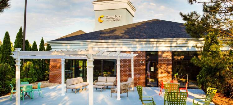 舒适酒店及套房西北密尔沃基(Comfort Inn & Suites NW Milwaukee)图片