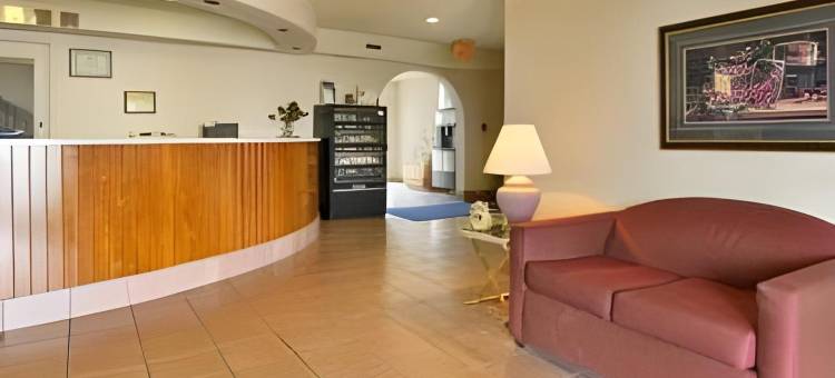 温德姆速8酒店印第安纳波利斯/埃默森大道(Super 8 by Wyndham Indianapolis/Emerson Ave)图片