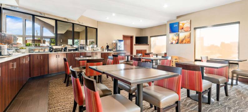 近罗宾斯空军基地舒适套房酒店(Comfort Suites Near Robins Air Force Base)图片