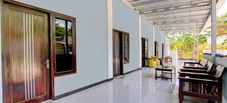 O酒店 苏里亚阿巴迪伊斯兰民宿 靠近巩邦市广场(Surya Abadi Homestay Syariah RedPartner)图片