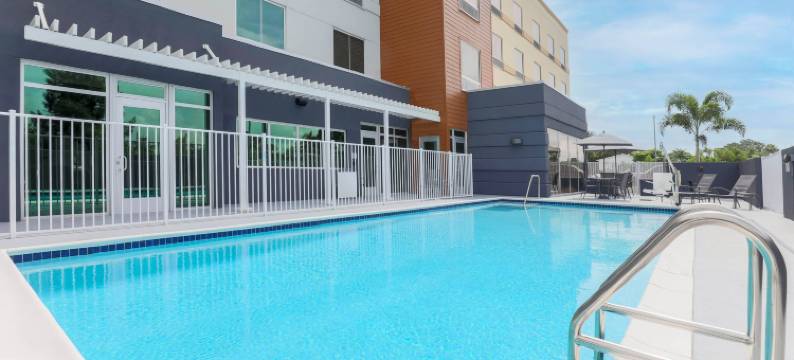 珊瑚角/北迈尔斯堡万枫酒店及套房(Fairfield Inn & Suites Cape Coral/North Fort Myers)图片