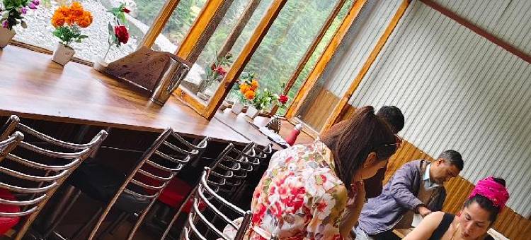 Barot Waterfall Camps and Dorms图片