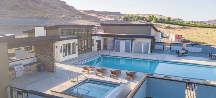 Wild Horse - hot tub, fire pits, game room, EV charger, 15 min to the Gorge图片