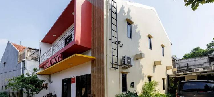红多兹Plus酒店-近茨布布尔主题公园2号(RedDoorz Plus Near Trans Studio Cibubur 2)图片