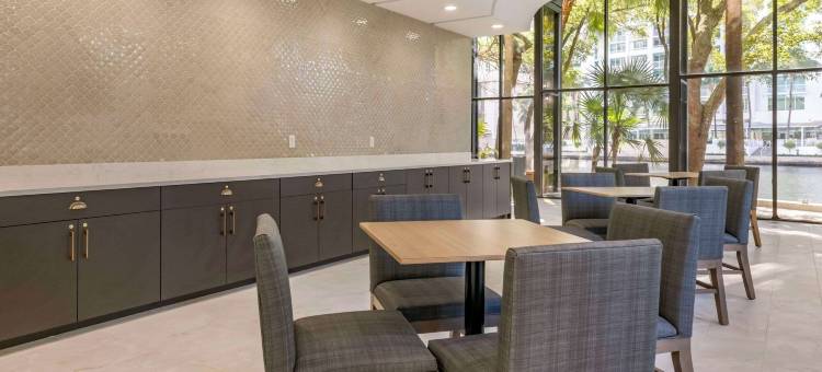 布里克尔市中心 - 迈阿密港舒适套房酒店(Comfort Inn & Suites Downtown Brickell-Port of Miami)图片