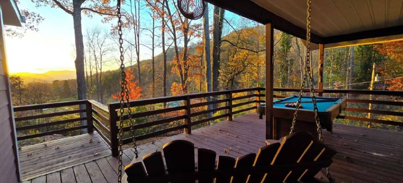 Nantahala Nookie Nook: A Playful Retreat w/Stunning Long-Range mt Sunset Views图片