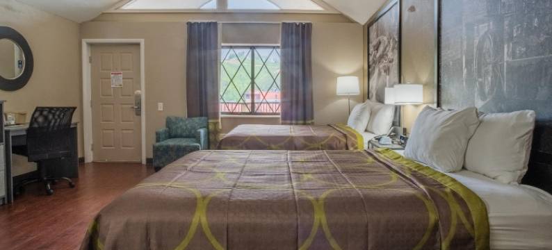 加特林堡市中心速8酒店及会议中心(Super 8 by Wyndham Downtown Gatlinburg at Convention Center)图片