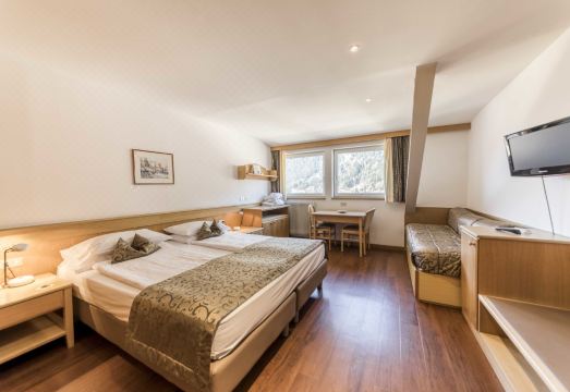 Active Hotel AncoraHotel Overview