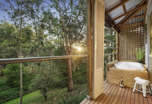 Briars Cottage - DaylesfordHotel Overview