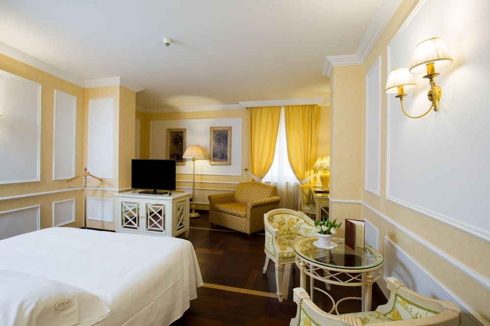 Palazzo AlabardieriOver view