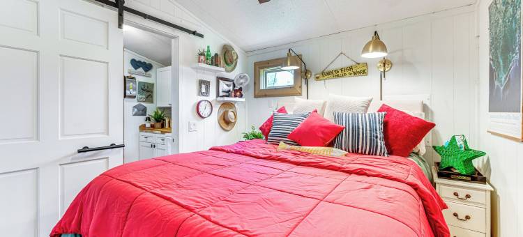 布林森湖畔小屋：月亮背后(Lakefront Cabin in Brinson: Behind the Moon)图片