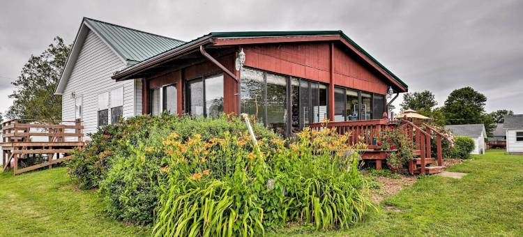 Lyndonville住宅，带有火炉，带屏风的露台和空调(Lyndonville Home w/ Fire Pit, Screened Patio & A/C)图片