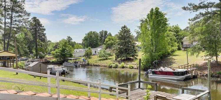 马里恩湖之家：皮划艇，码头，水上乐趣！(Lake Marion Home: Kayaks, Dock, Waterfront Fun!)图片
