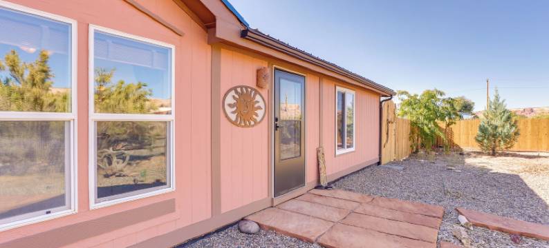 绝美景观：宁静的悬崖之家靠近徒步旅行！(Stunning Views: Quiet Bluff Home Near Hiking!)图片