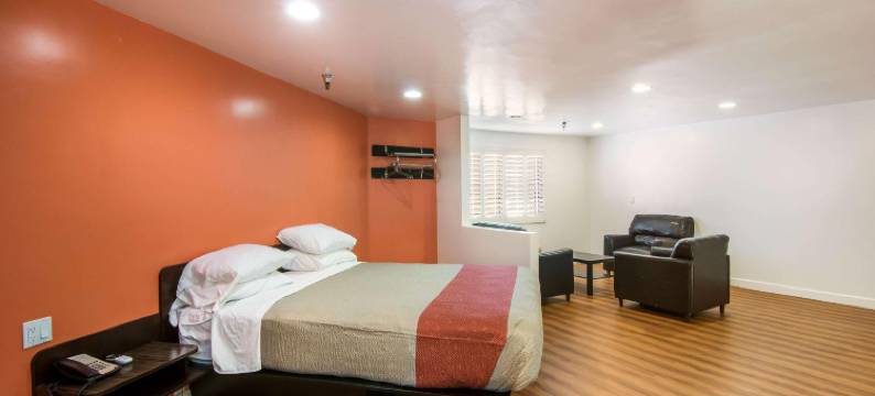 加利福尼亚蒙特利公园 Motel 6 酒店(Motel 6 Monterey Park, CA)图片