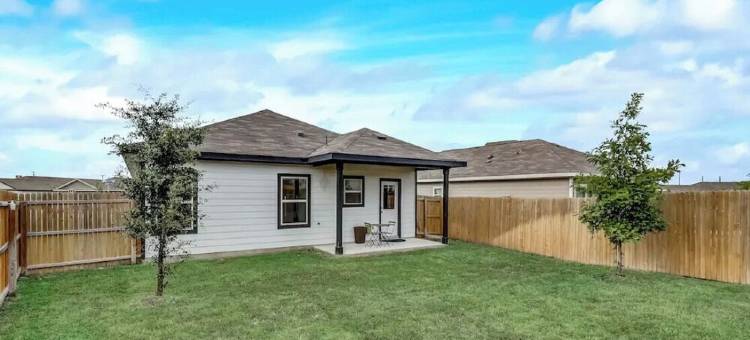 NEW! Texy-Mexy Bungalow: Spacious 3-Bedroom House w/ Full Access & Pets Welcome!图片