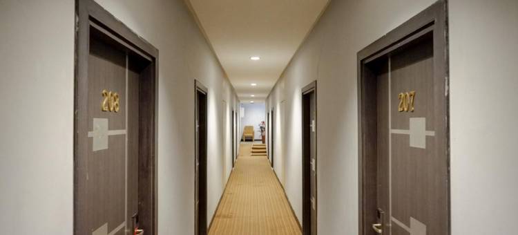 红多兹Plus酒店-近肯达里大陆酒店(RedDoorz Plus Near Hotel Benua Kendari)图片