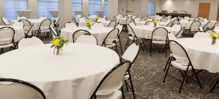 智选假日套房酒店切尼的大学区(Holiday Inn Express & Suites Cheney)图片