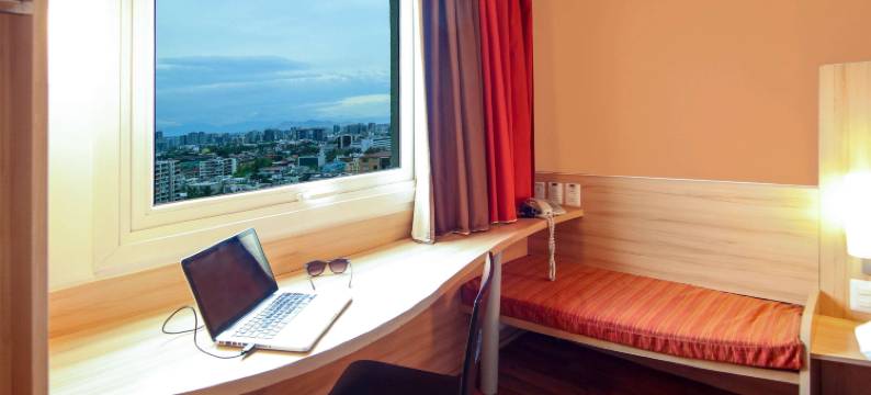 宜必思圣地亚哥普罗维登西亚酒店(Ibis Santiago Providencia)图片