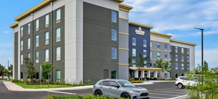 HomeTowne Studios by Red Roof迈尔斯堡(HomeTowne Studios by Red Roof Fort Myers)图片