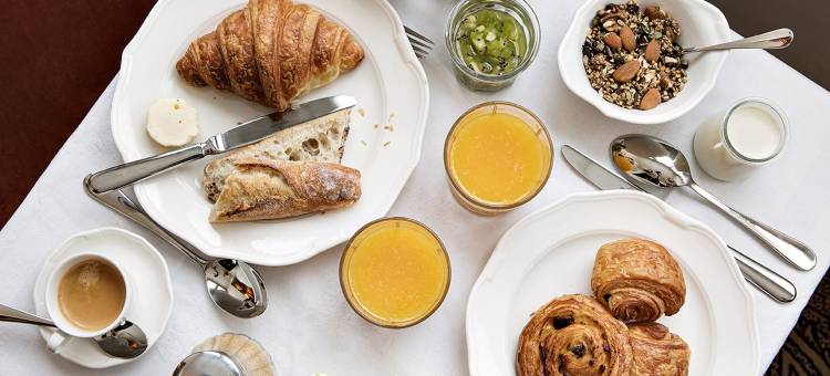 巴黎蒙马特高地罗什舒阿尔酒店(带巴黎圣心堂景观)(Hotel Rochechouart)图片