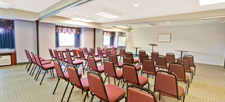 罗斯维尔-底特律地区温德姆麦客达套房酒店(Microtel Inn & Suites by Wyndham Roseville/Detroit Area)图片