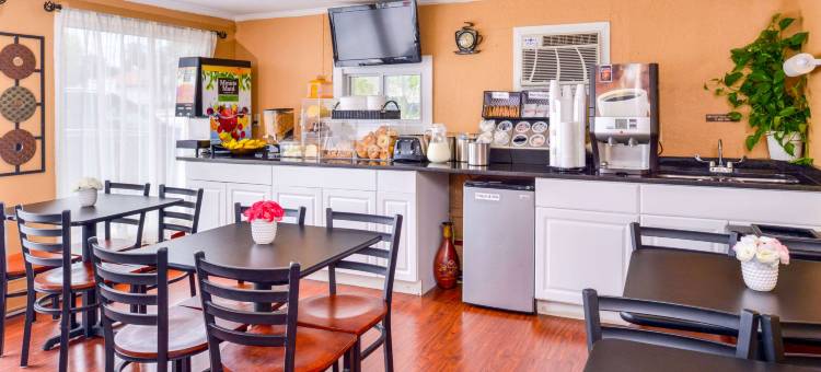 奥尔良科德角罗德威酒店(Rodeway Inn Orleans - Cape Cod)图片