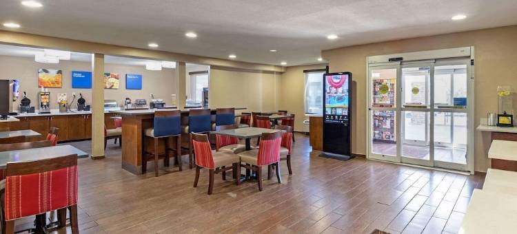 北默特尔海滩赤脚登陆舒适酒店(Comfort Inn N Myrtle Beach Barefoot Landing)图片