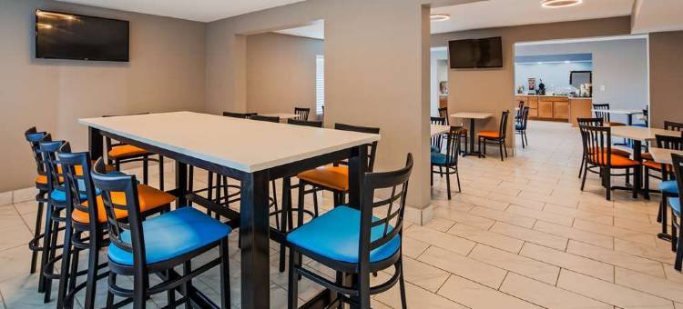 克莱瑞恩波因特-印第安纳波利斯东北部酒店(Clarion Pointe Indianapolis Northeast)图片