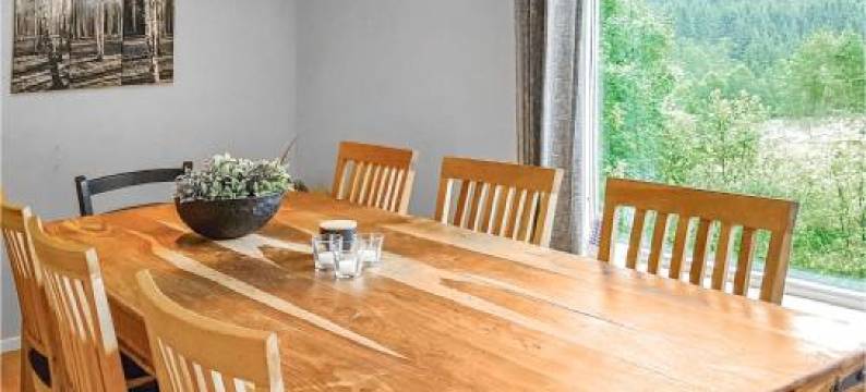 Three-Bedroom Holiday Home in Vikanes图片