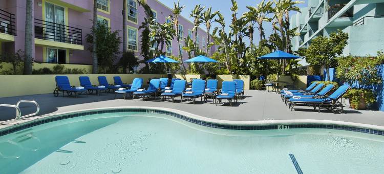 西好莱坞华美达酒店(Ramada Plaza by Wyndham West Hollywood Hotel & Suites)图片