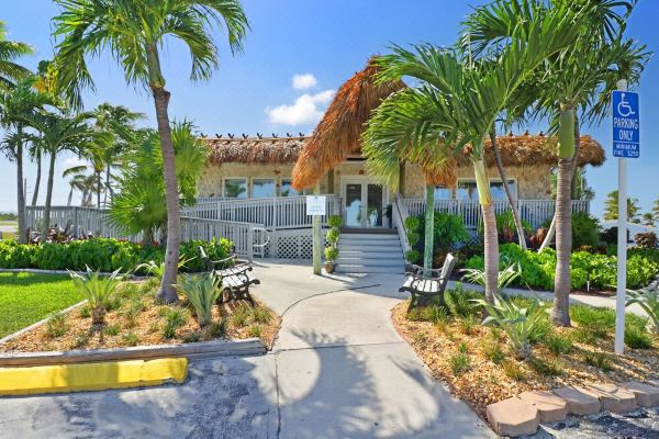 阳光之钥房车度假村暨码头(Sunshine Key RV Resort & Marina)预订价格,联系电话位置地址【携程酒店】