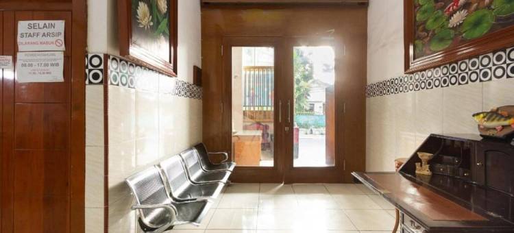 盖亚特里萨沃贾贾尔民宿-靠近玛琅国立大学2号校区-RedDoorz旗下(Homestay Gayatri Sawojajar Near Univ Negeri Malang Kampus 2 Mitra RedDoorz)图片