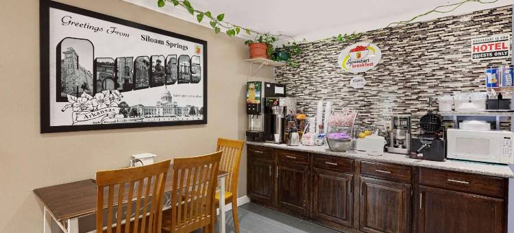 西罗亚斯普林斯速8酒店(Super 8 by Wyndham Siloam Springs)图片