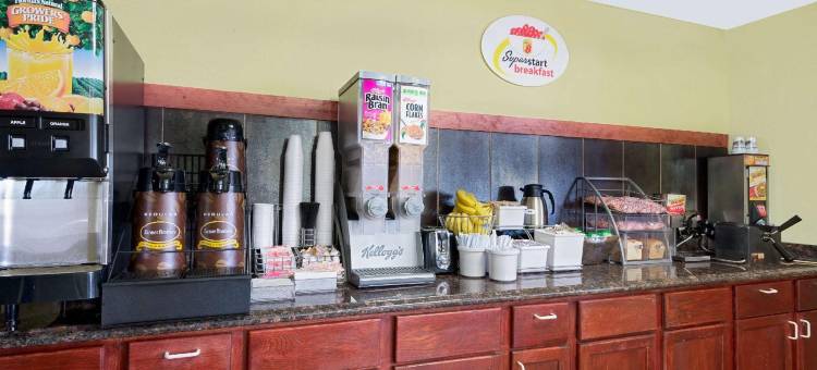 曼西鲍尔速8酒店(Super 8 by Wyndham Muncie/Ball St. College Area)图片