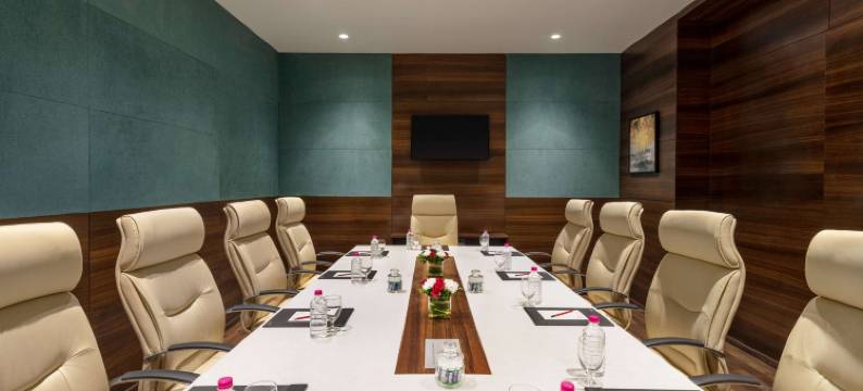 甘地达姆希纳温德姆华美达酒店(Ramada by Wyndham Gandhidham Shinay)图片