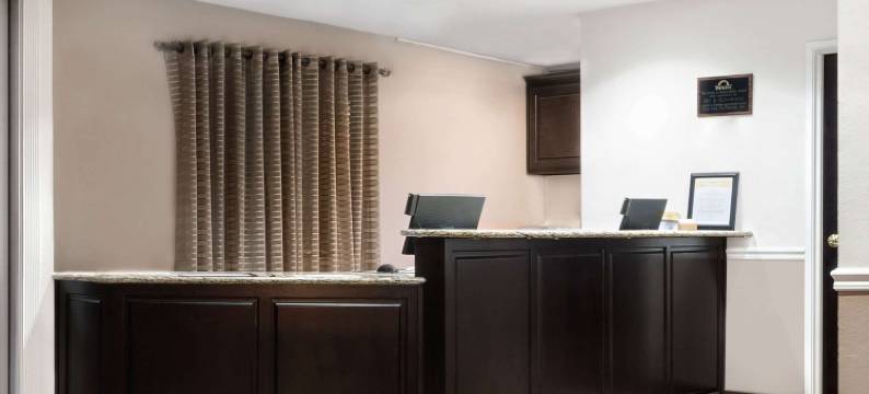 达拉斯戴斯套房酒店(Days Inn & Suites by Wyndham Dallas)图片