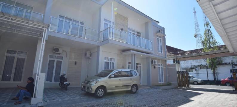 红多兹酒店近阿伦阿伦芝拉扎(RedDoorz near Alun Alun Cilacap)图片