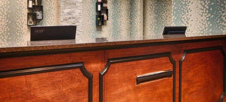 亨茨维尔研究园区凯艺套房酒店(Quality Inn & Suites Huntsville Research Park Area)图片