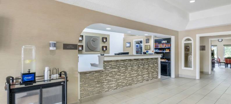 拉格兰奇舒适酒店及套房 - 路易斯维尔地区(Comfort Inn & Suites la Grange - Louisville Area)图片