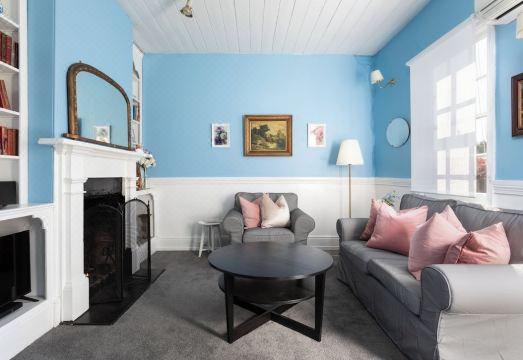 Alice's CottagesHotel Overview