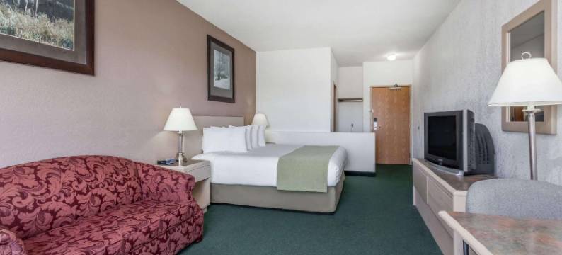 平彻溪温德姆速8酒店(Super 8 by Wyndham Pincher Creek AB)图片