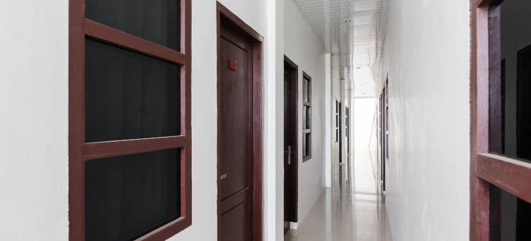 红门沙里亚酒店，靠近乌利勒港口，班达亚齐(RedDoorz Syariah Near Pelabuhan Ulee Lheue Banda Aceh)图片